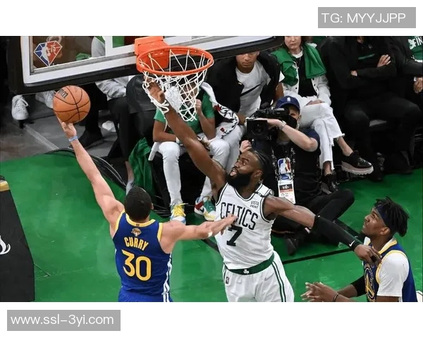 贝9表现出色三分球精准命中21分正负值高达27上场状态低迷未能得分 贝9表现出色三分球精准命中21分正负值高达27上场状态低迷未能得分