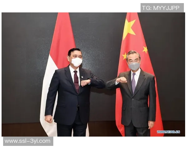 女主持与皮尔斯默契合作皮尔斯直言不愿与他人共做播客 女主持与皮尔斯默契合作皮尔斯直言不愿与他人共做播客