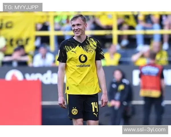 拜尔扔飞镖庆祝动作致敬斯蒂芬邦廷展现飞镖运动精神 拜尔扔飞镖庆祝动作致敬斯蒂芬邦廷展现飞镖运动精神