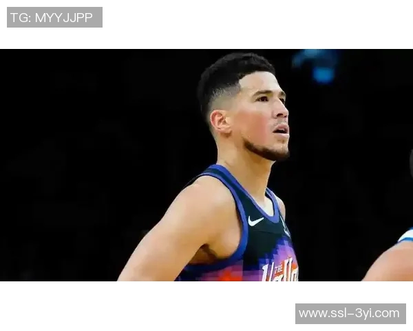 布克外线手感冰凉三分球失准却依然砍下27分助攻表现抢眼